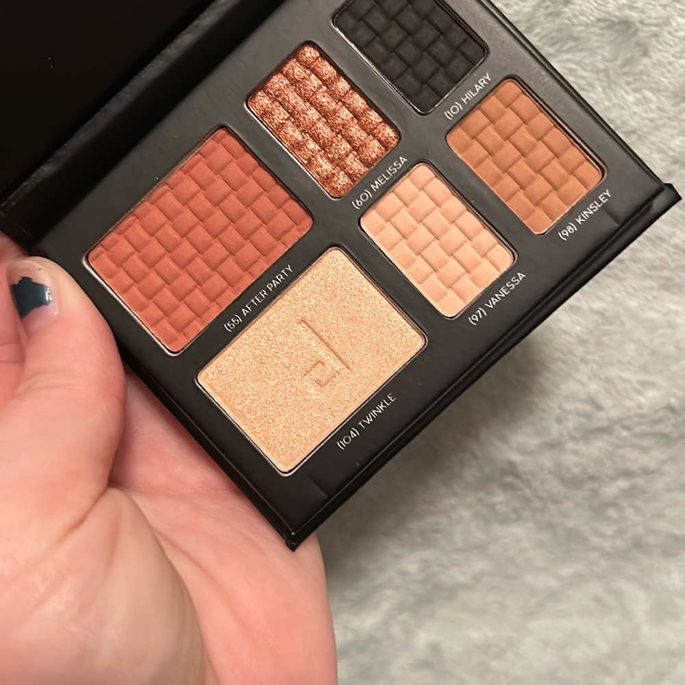 Doucce Black Eyeshadow Palette Compact